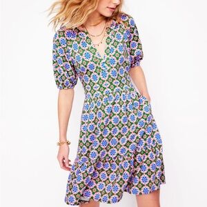 Boden Piper Jersey Dress in Iguana Green Print